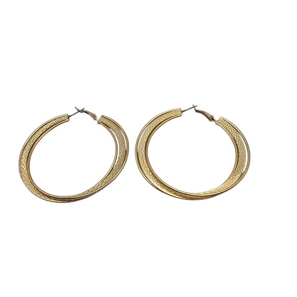 Pierced Earrings Statement Hoop Intricate Textured Gold Tone Hinged Closure - Picture 3 of 5